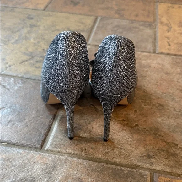 Betsey Johnson Prince-p Pump in silver glitter - Picture 7 of 9